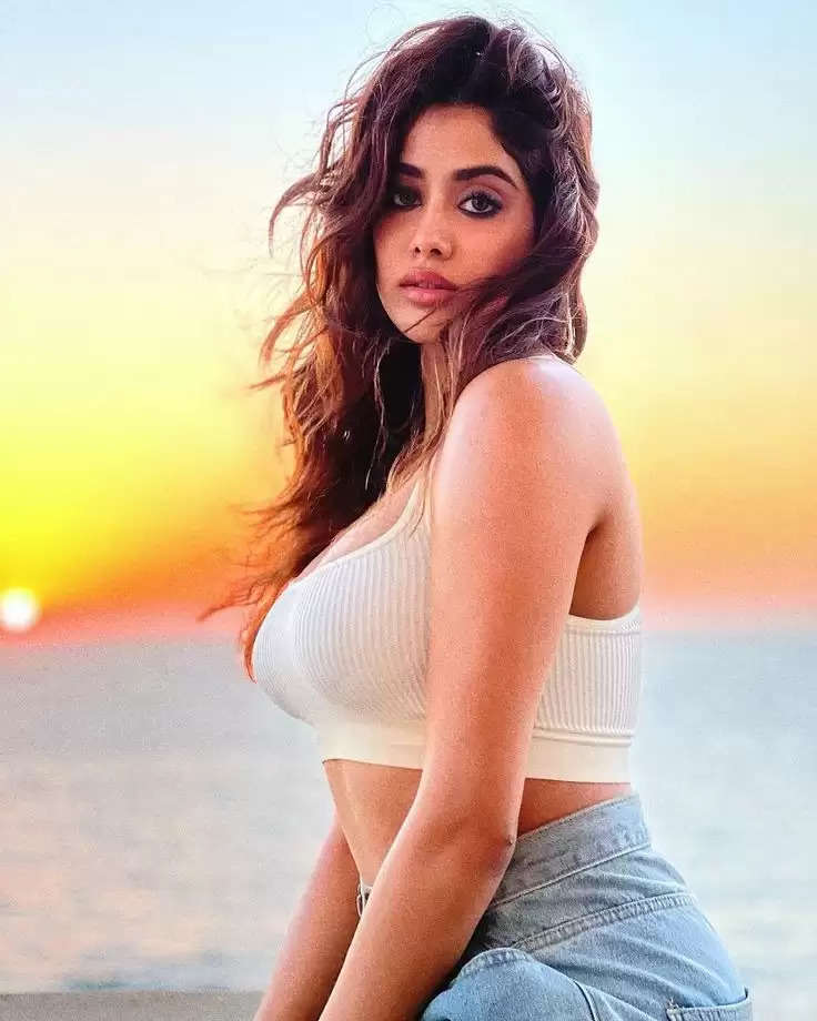 Top 10 Janhvi Kapoor Photos Till 2024