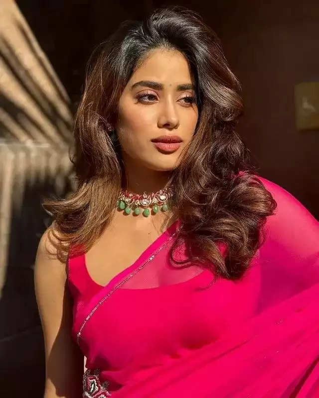 Top 10 Janhvi Kapoor Photos Till 2024