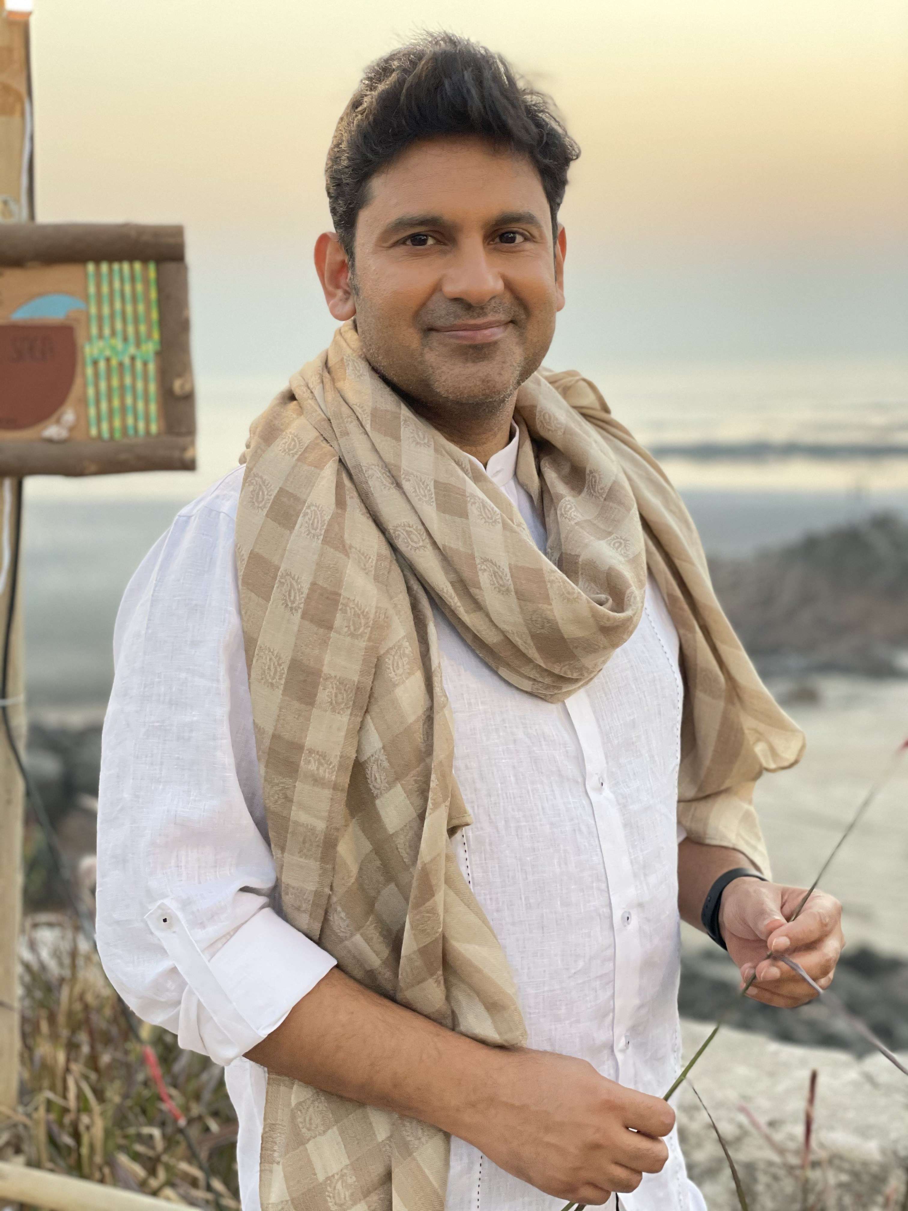 manoj-muntashir-age-height-family-real-name-net-worth-etc-in-2023