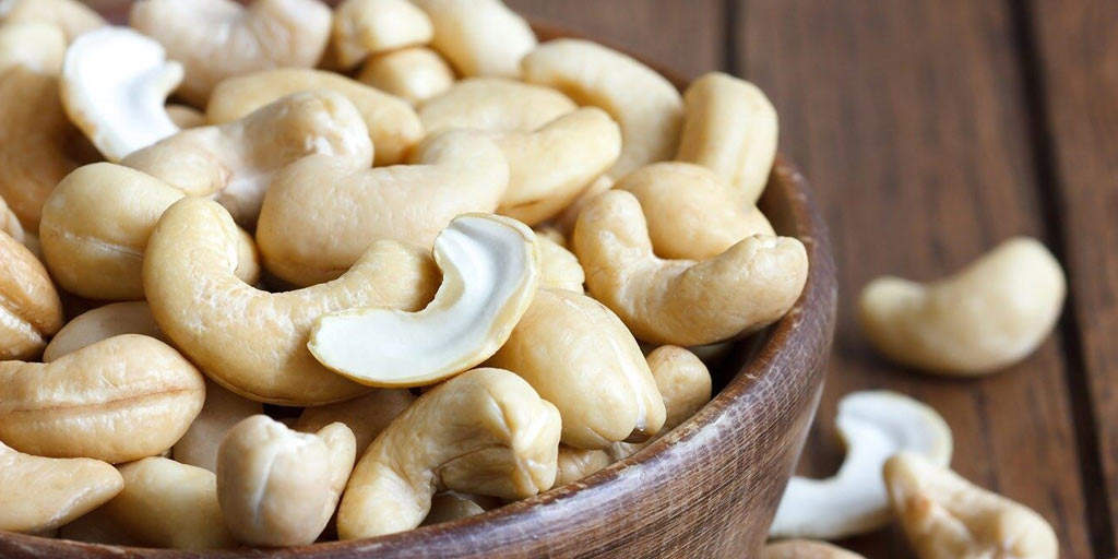 Top 5 Benefits Of Cashew Nuts For Skin, Hair & Eyes