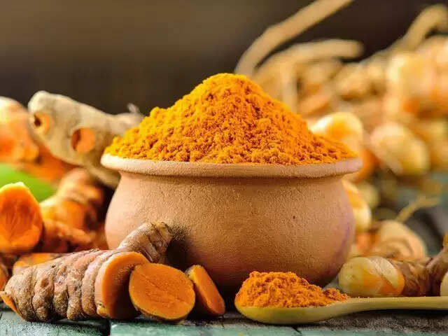 7 Best Ways To Use Turmeric For Getting Rid Of Dark Circles