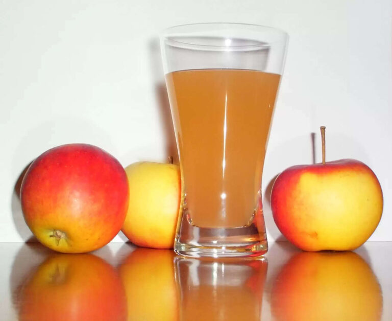 Amazing Benefits Of Apple Juice For Your Hair, Skin, And Health