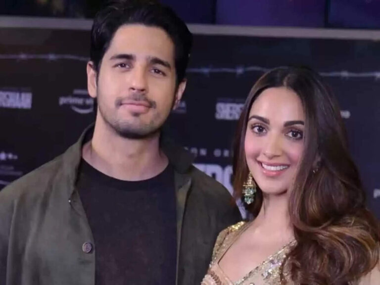 Siddharth Malhotra Was Caught Texting Kiara Advani Secretly