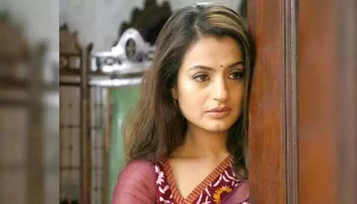 Top 10 Worst Bollywood Actresses Who Should Have Never Entered The Industry