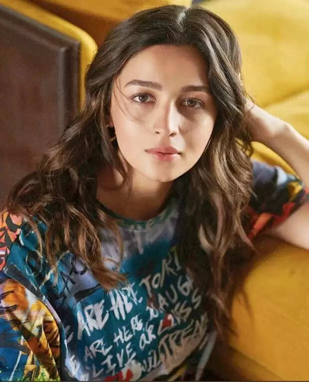 Mom- to-be Alia Bhatt is Nailing Maternity Style in Oversized T-shirts and Biker shorts