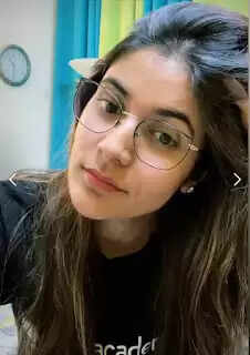 Komal Yadav's Salary, Age, Bio & Other Details