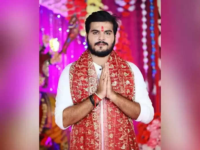 Arvind Akela's Age, GF, Family & Other Details