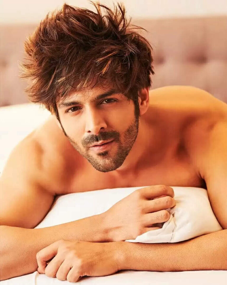 Here let’s have a look at Kartik Aaryan’s Girlfriend..!