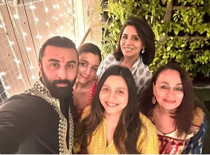 Ranbir Kapoor and Alia Bhatt Celebrates their first Diwali After Marriage with Neetu Kapoor and Soni Razdan