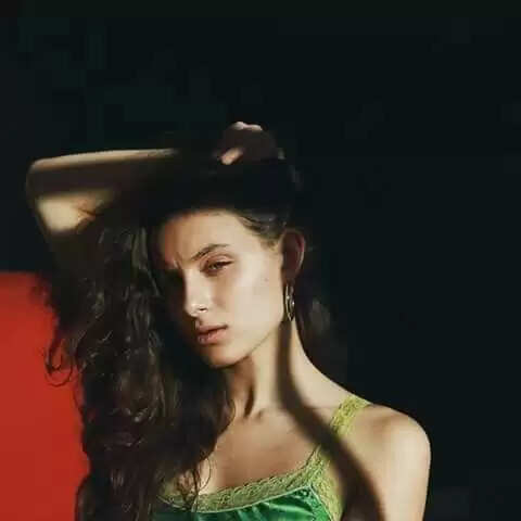 Facts About Lily Sastry- Rowan Atkinson's Daughter