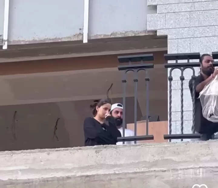 Alia Bhatt and Ranbir Kapoor Arrive To Inspect Their Dream House After Celebrating Christmas With Family