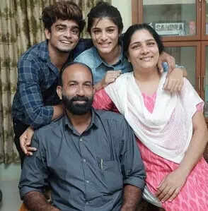 Steeve Joseph's Birthday, Family & Bio