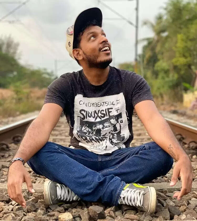 Age, Family, Wife, Girlfriend, Biography, and Wikipedia information of Karthik Surya.