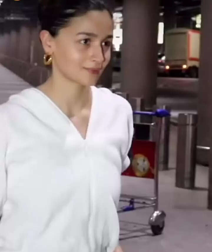 Alia Bhatt Returned To Mumbai After Celebrating Her 30 th Birthday With Ranbir Kapoor And Raha In London