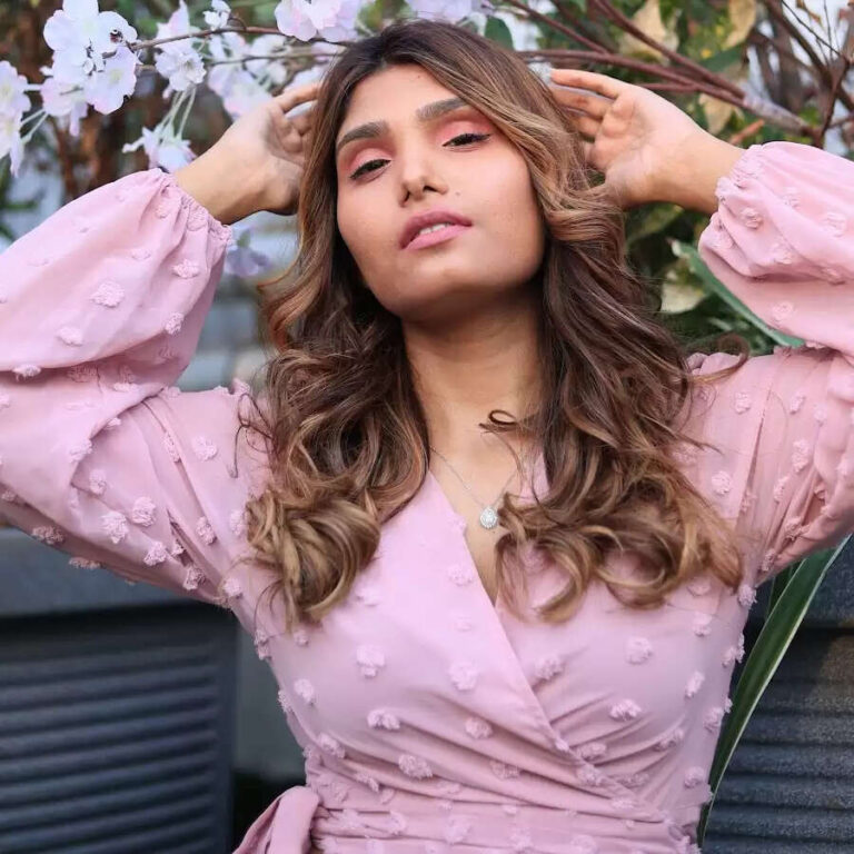 YouTuber Esha Shetty Age, Height, Sister, Biography in 2023