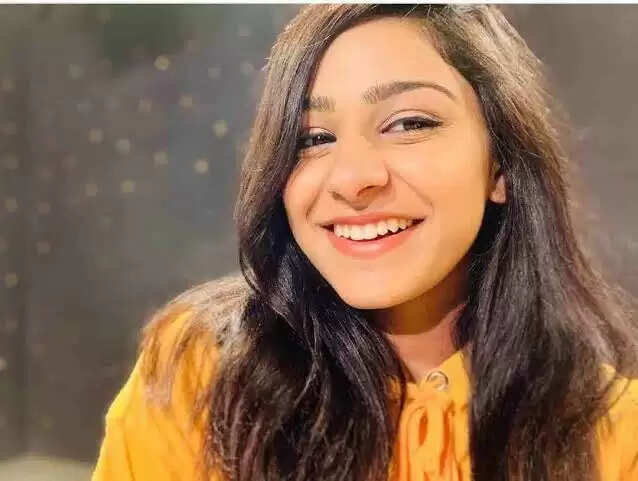 Diksha Sharma (Ri Vlogs) Age, Height, Wiki, Boyfriend, Family, Net Worth in 2023