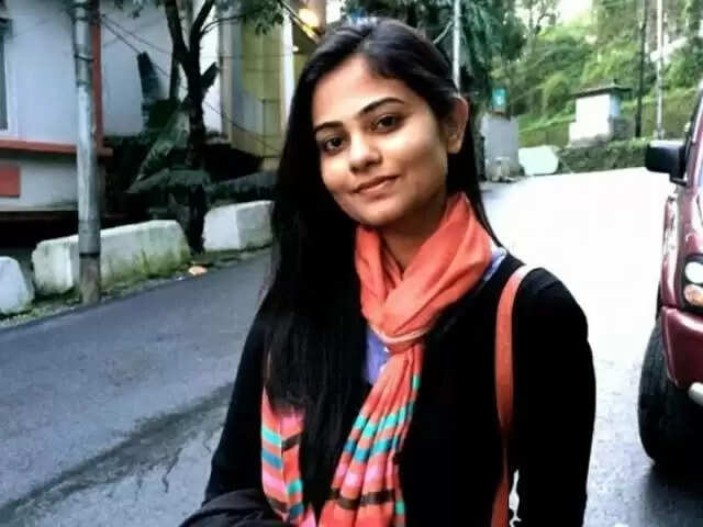 IAS Artika Shukla Marksheet, Husband, Family, Salary in 2023