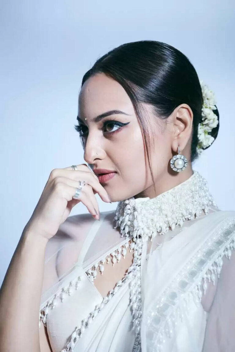 Sonakshi Sinha Net Worth, Age, Height, Family, Biography in 2023