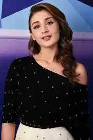 Dhvani Bhanushali Net Worth, Income, Age, Height, Bio In 2023