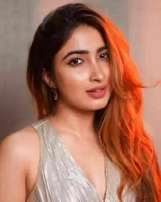 Sanya Iyer Net worth, Age, Height, Father, Mother, Family, Biography In 2023
