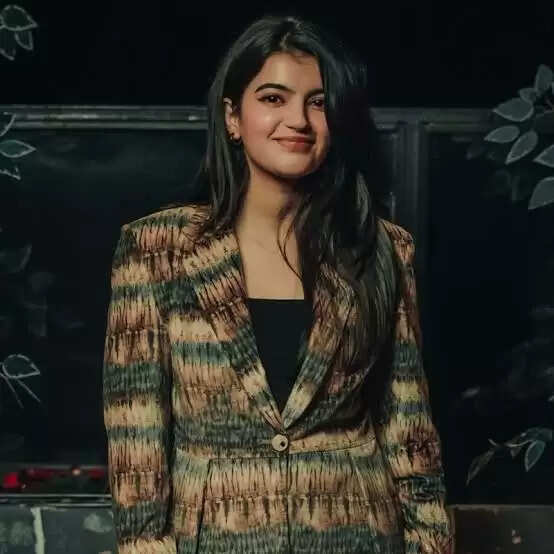 Drishti Kharbanda Age, Height, Net Worth, Education, Boyfriend, Biography In 2023