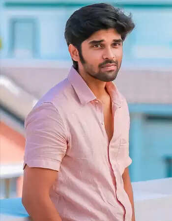 Dhruv Vikram Date Of Birth, Height, Weight, Girlfriend, Wife, Education, Family