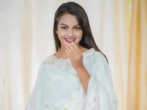 Cute Beauty Khan Age, Biography, Net Worth, Instagram