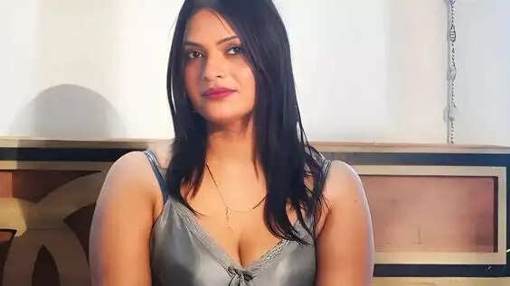 Malvika Tomar Web Series List, Age, Photos, Net Worth, Biography