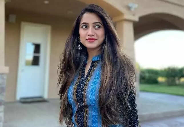 Elina Samantray Age, Biography, Height, Career, Husband, Photos