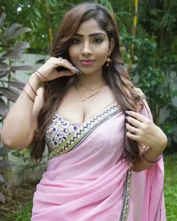 Aayushi Jaiswal Age, Biography, Height, Career, Photos