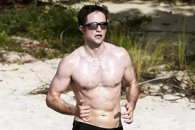 Robert Pattinson Body Statistics, Height, Weight, Age
