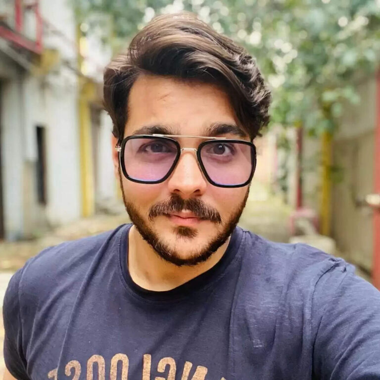 Ashish Chanchlani Age, Net Worth, Biography, Family, Girlfriend, Instagram