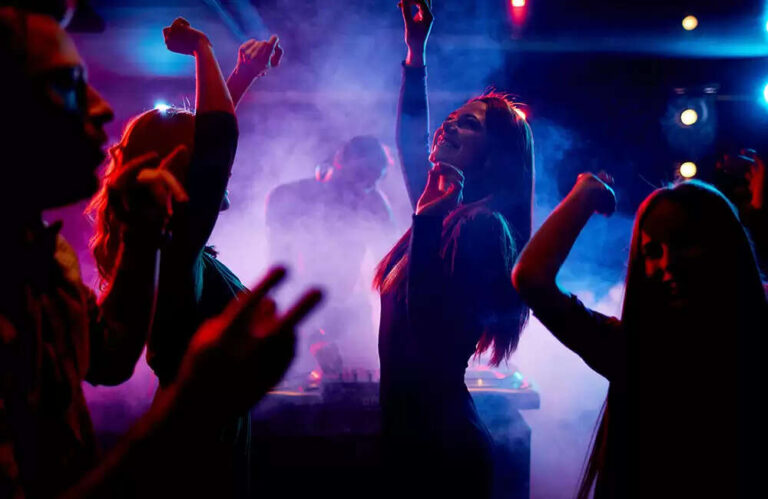 Top 5 Dance Bars In The Kolkata City