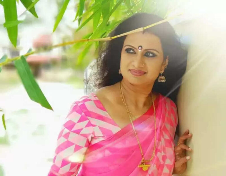 Actress Devi Chandana Age, Wikipedia, Serials, Family, Biography