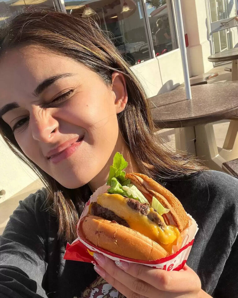 This Is How Fans Reacted To Ananya Panday's Photo Dump On Her Instagram!!