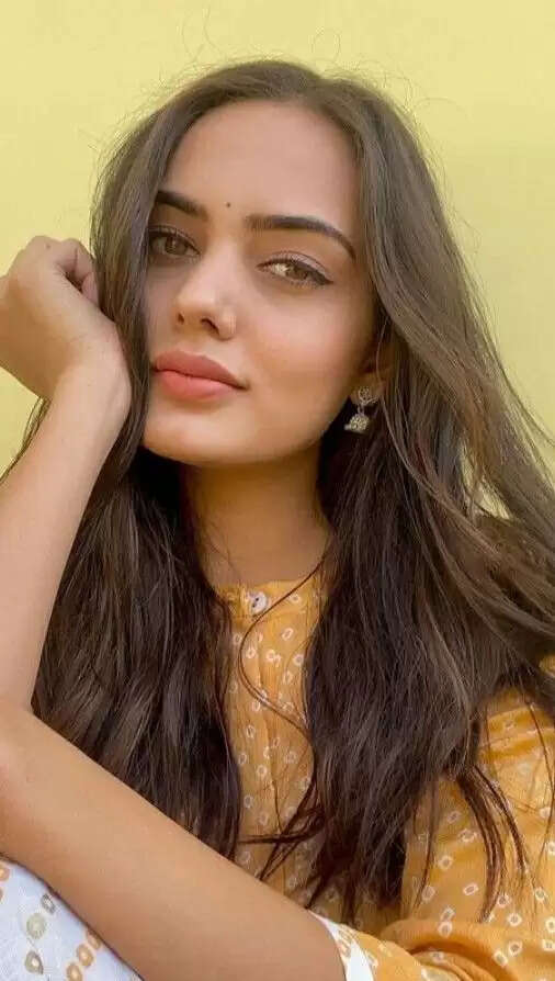 Himanshi Parashar Biography, Age, Height, Career, Family & NetWorth, Boyfriend