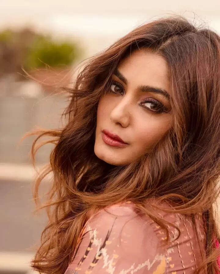 Sana Makbul Bigg Boss OTT 3 Winner Biography, Networth, Age