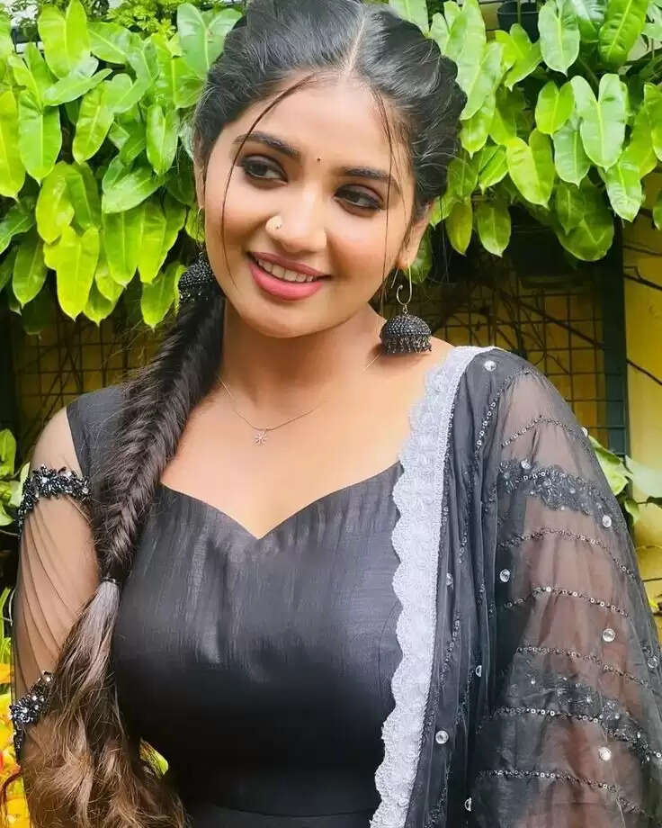 Anshitha Anji Age, Family, Career, Biography