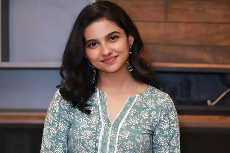 Mamitha Baiju Age, Family, Husband, Biography