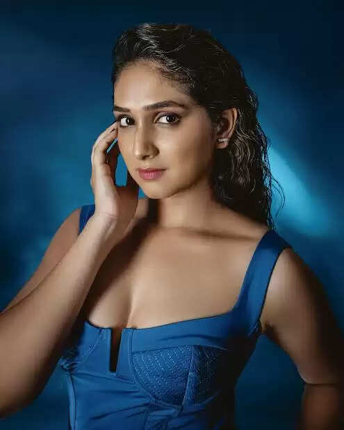 Priyadarshini Indalkar Age, Biography, Family, Husband