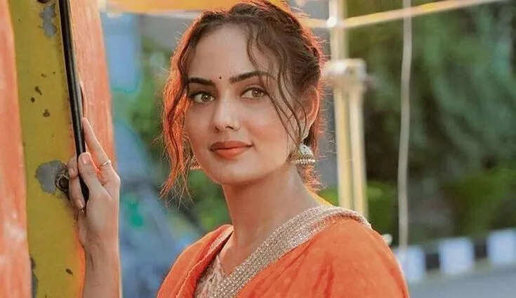 Himanshi Parashar Age, Biography, Career, Family, Awards