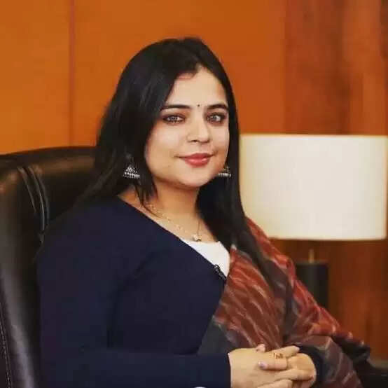 IAS Saloni Khanna Age, Biography, Husband, Family, Wiki, Pics