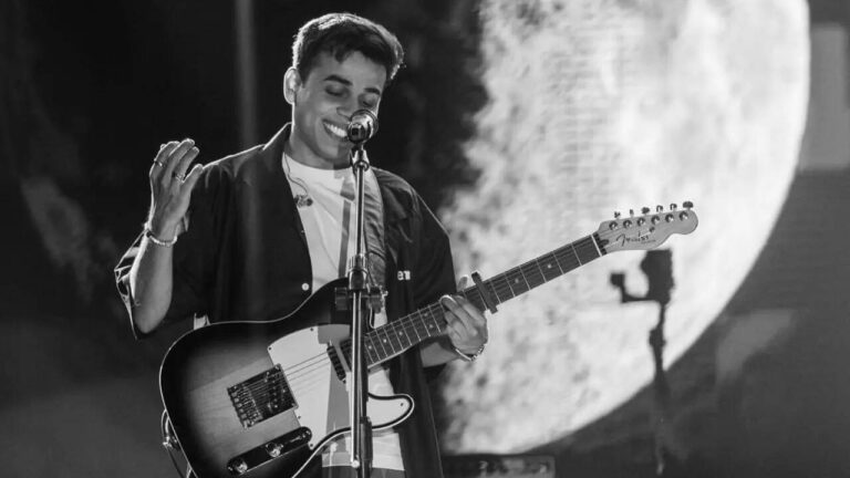 Anuv Jain Biography, Age, Height, Career, Net Worth, Wife