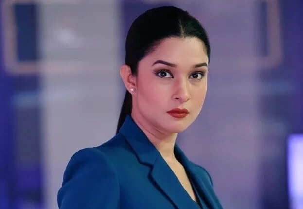 Meenakshi Joshi Biography, Age, Height, Career, Salary And Net Worth