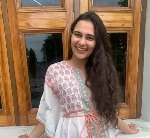 Aashna Chaudhary Wiki, Age, Caste, Boyfriend, Career, UPSC Marks, Net Worth