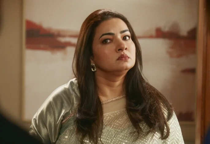 Actress Grusha Kapoor Biography, Height, Weight, Age, Career, Net Worth