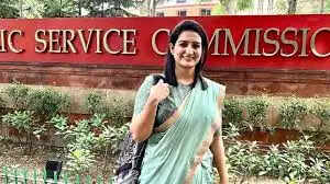 Ishita Rathi IAS Biography, Age, Height, UPSC Marksheet, Optional Subject