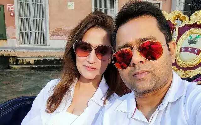 Know About Aakash Chopra's Wife Aakshi Mathur