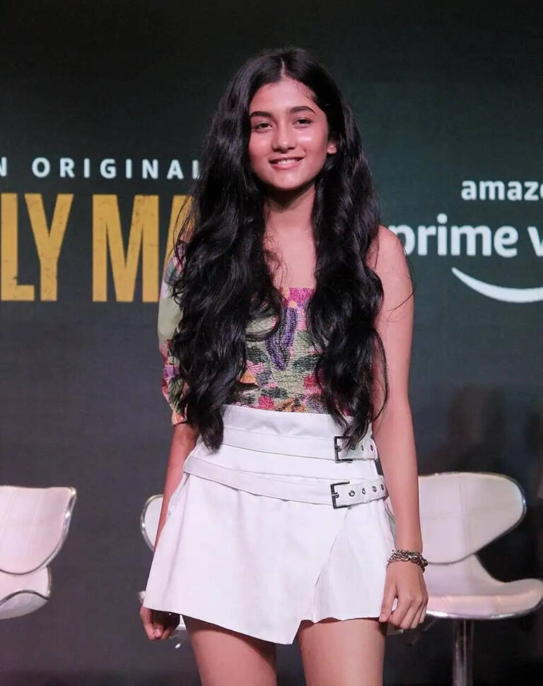 Ashlesha Thakur Biography, Age, Bio, Family, Net Worth