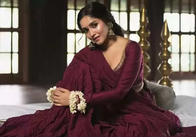 Anikha Age, Height, Weight, Husband, Family, Biography In 2025